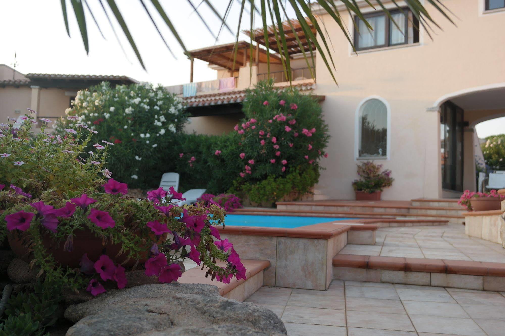 Sardinia Blu Residence Golfo Aranci Bagian luar foto