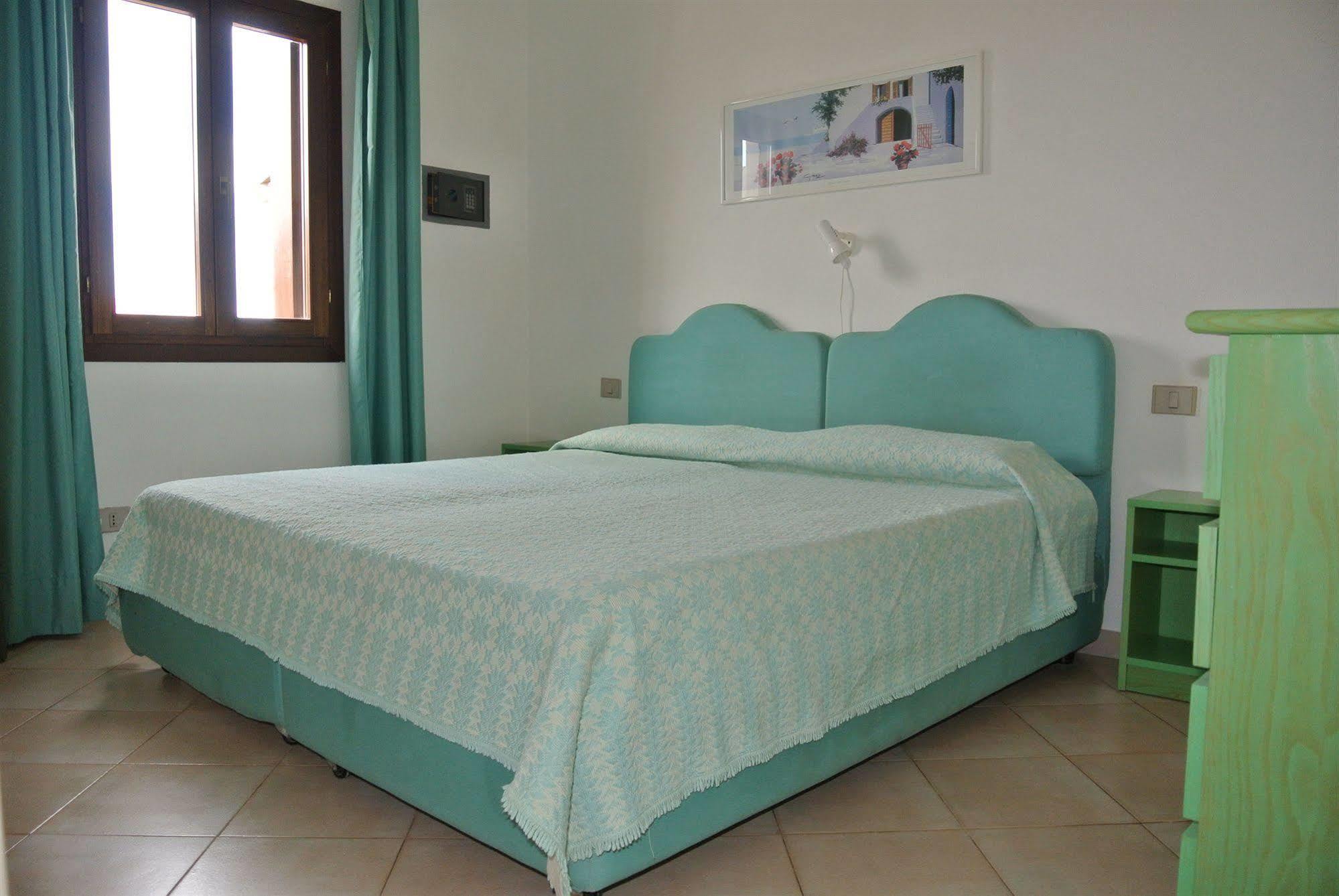 Sardinia Blu Residence Golfo Aranci Bagian luar foto