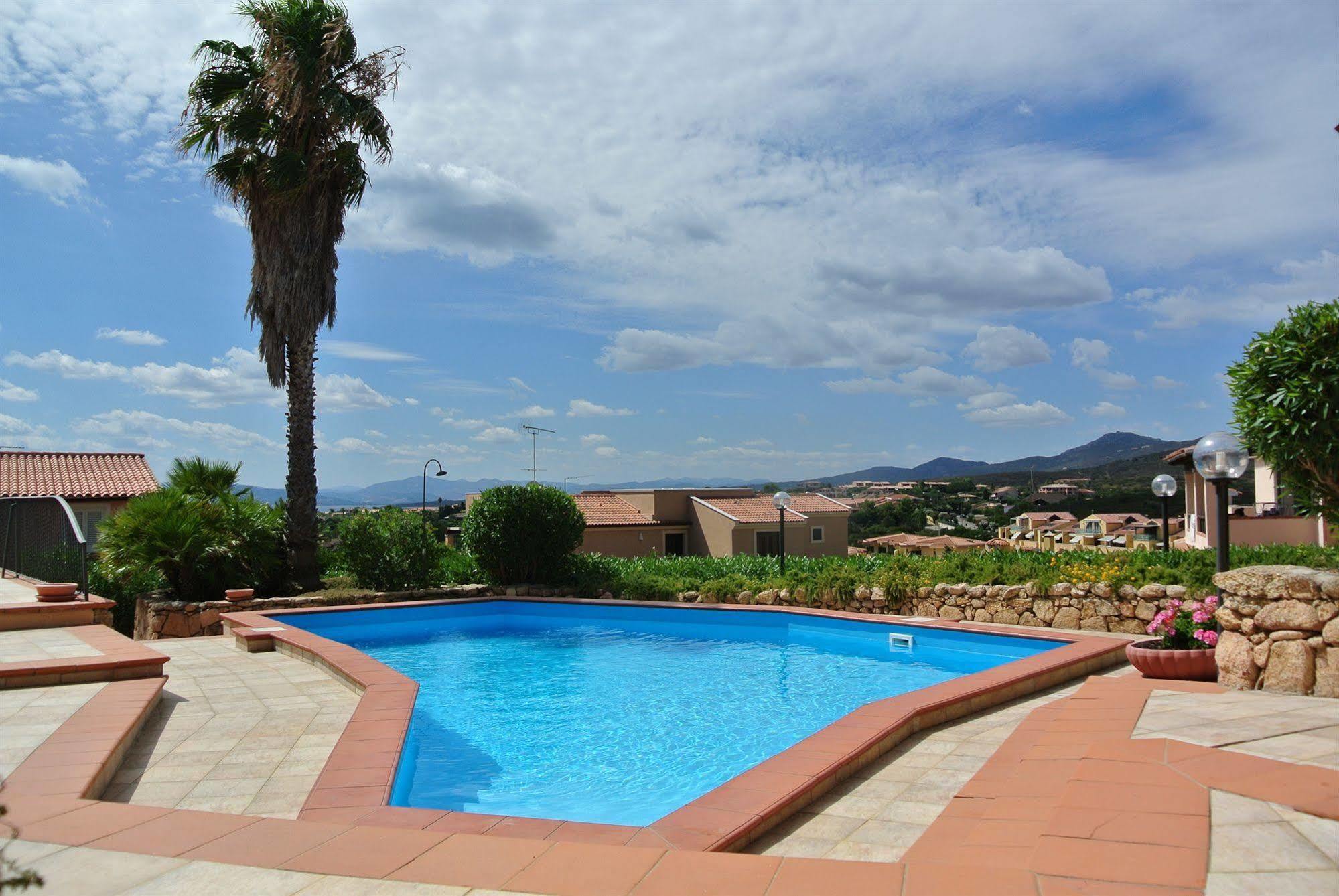 Sardinia Blu Residence Golfo Aranci Bagian luar foto