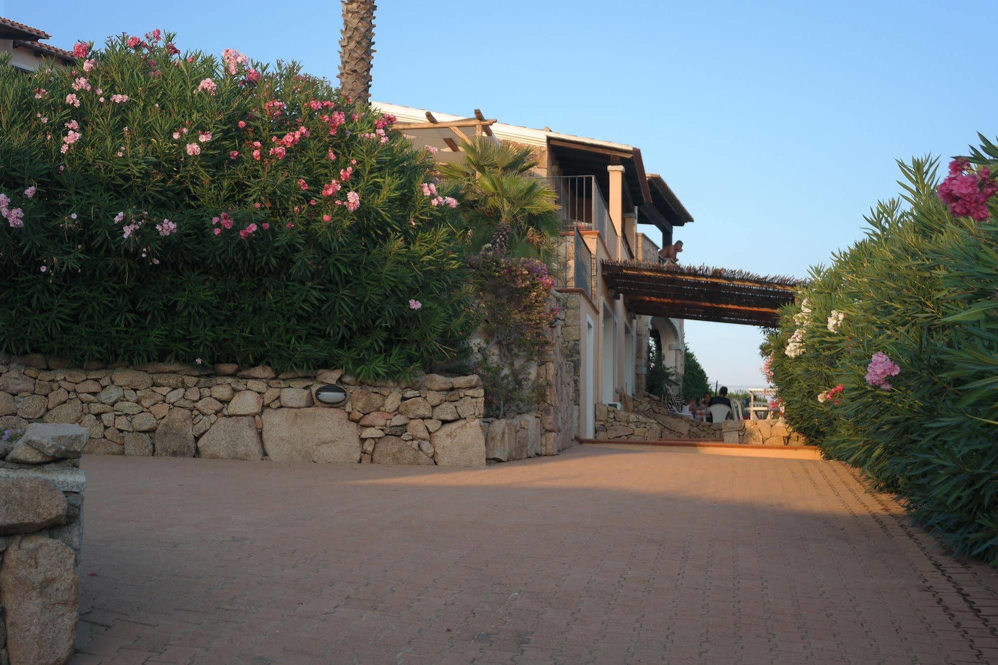 Sardinia Blu Residence Golfo Aranci Bagian luar foto
